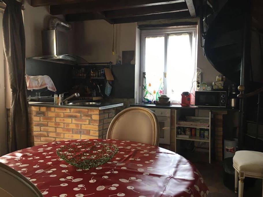 Salle à manger/Cuisine - Dining room/Kitchen