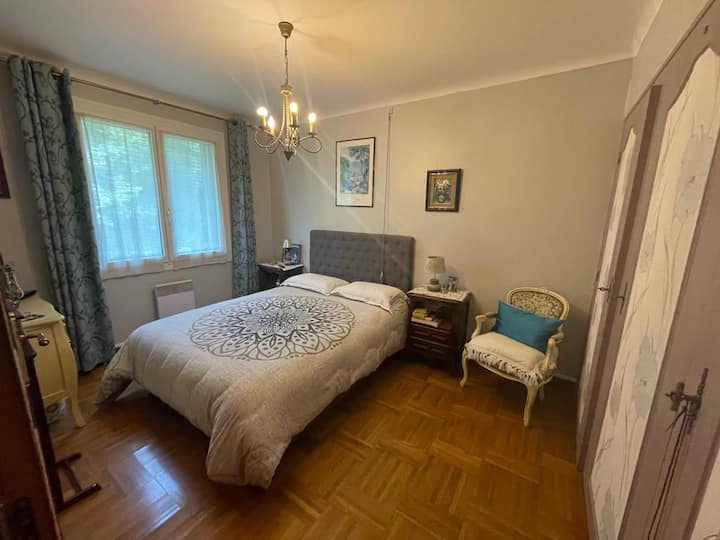 Krevat i madh me dhomë gjumi 140