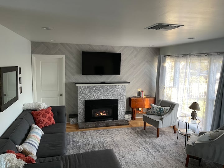 Light & Bright Executive Home - West Sacramento, CA