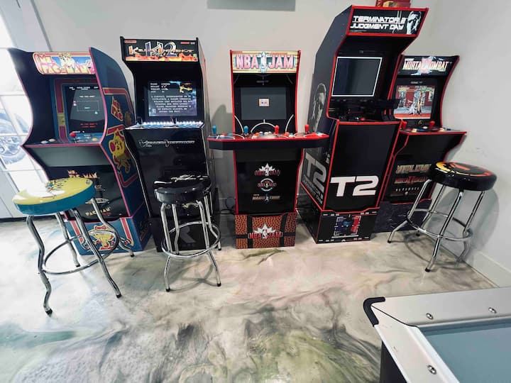 Relaxing 2 bedroom house with jacuzzi & Arcade