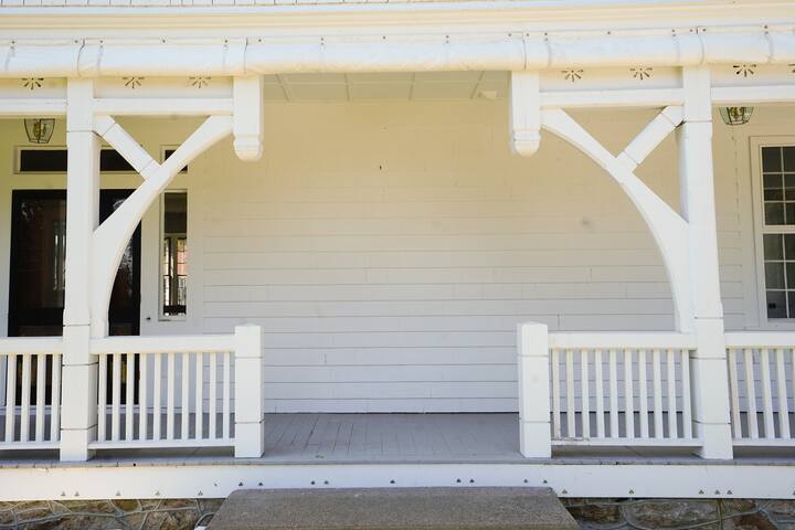 Historic beauty in Narragansett Pier gallery image 5