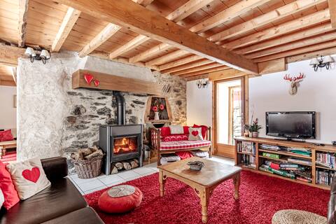 Massive farmhouse - 19 beds - near Bourg D'Oisans!