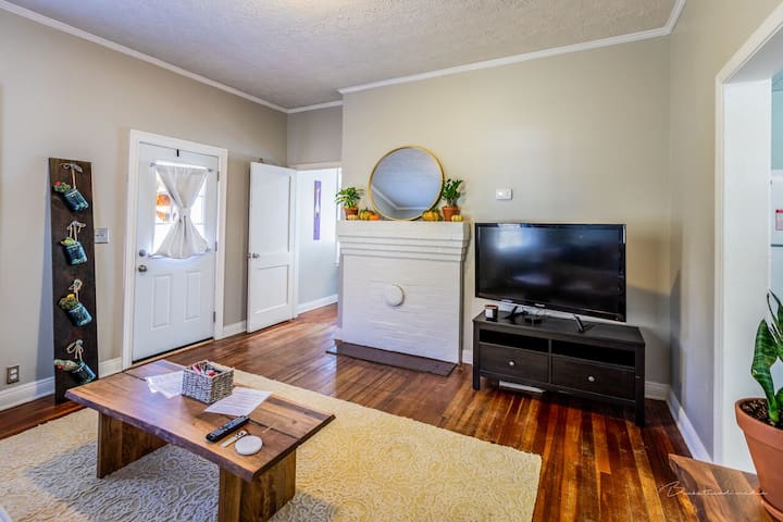 Cozy Home Minutes From Downtown
