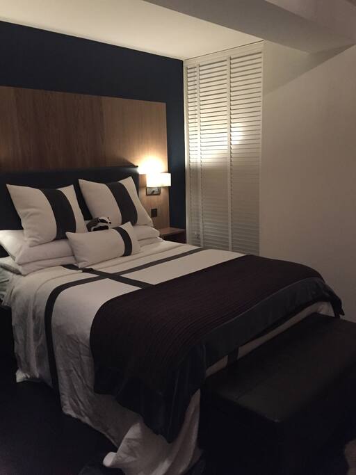 Bedroom pics show only half the actual L shaped room. with ensuite too