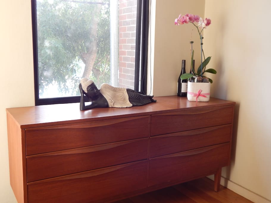 Budda with good taste in furniture