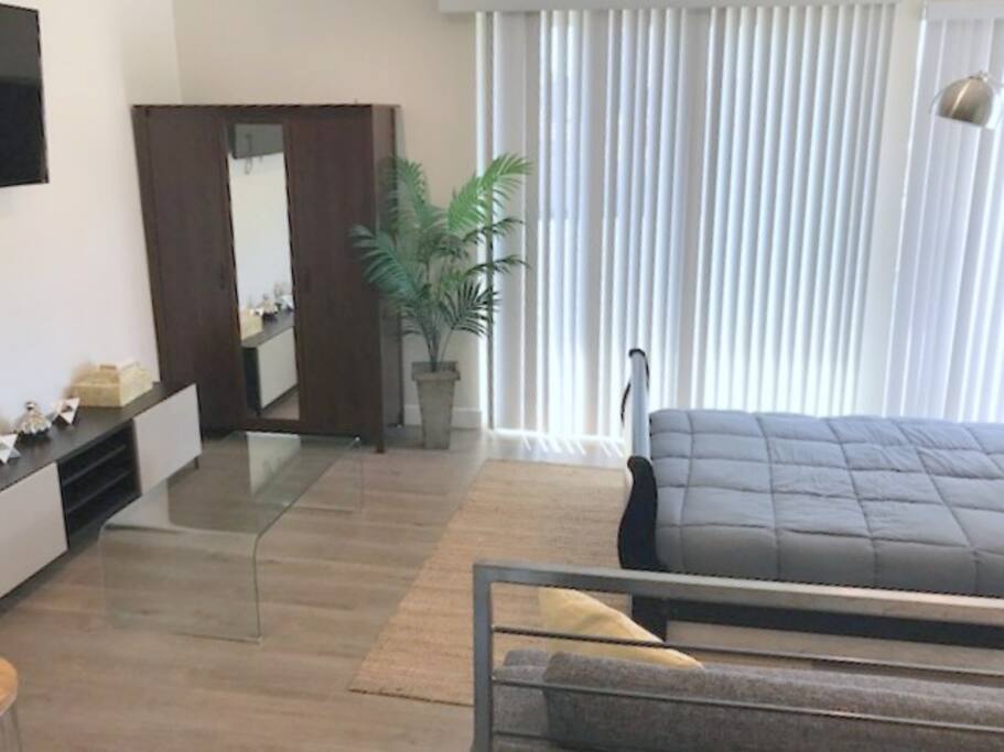 Bedroom #1 (2nd level) - Queen Bed w/ TV and Netflix