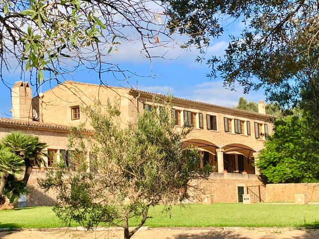 Unique luxury Villa ,100m2 pool close to the sea