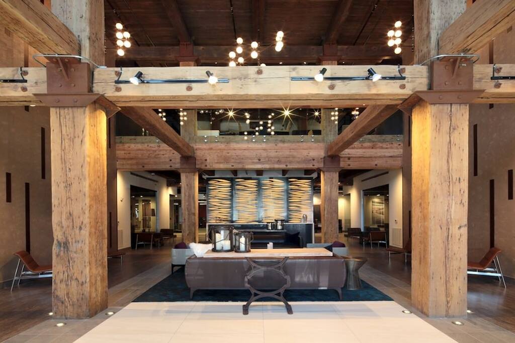 Coffee lounge area located in the lobby of the building.
