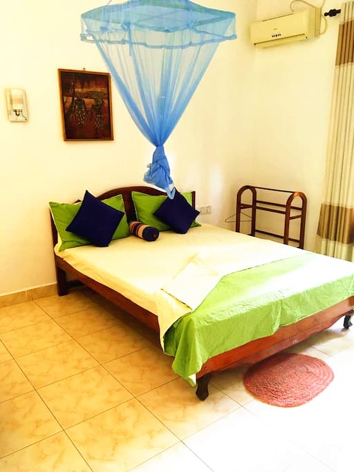big double bed with private bathroom/AC/hot water