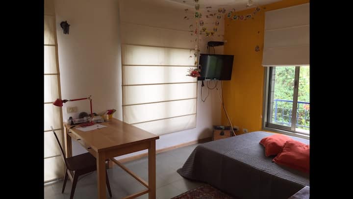 Habitación con cama. Cama para 2 personas.