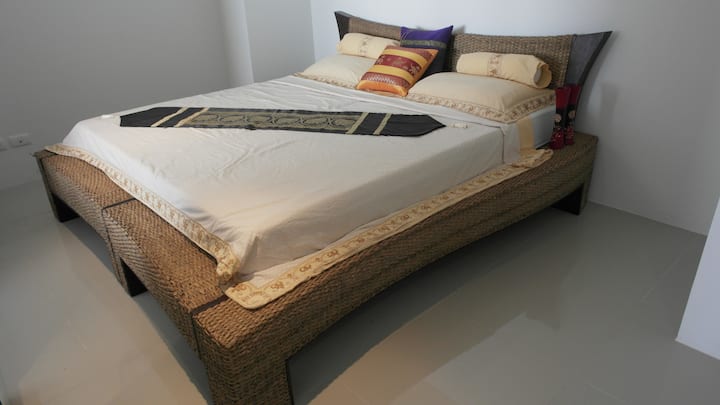 Внатрешна спална соба 2 со спуштени завеси