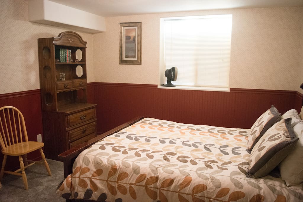 Queen Bed with Tempurpedic Mattress