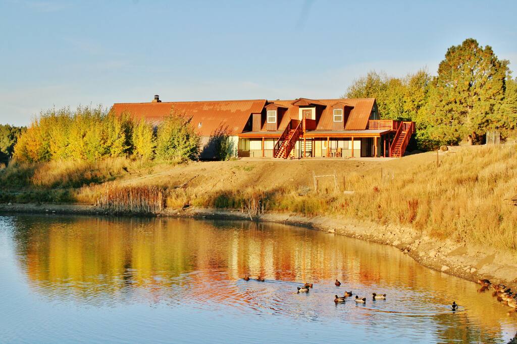 Song Spring Lake Retreat seen from the lake path