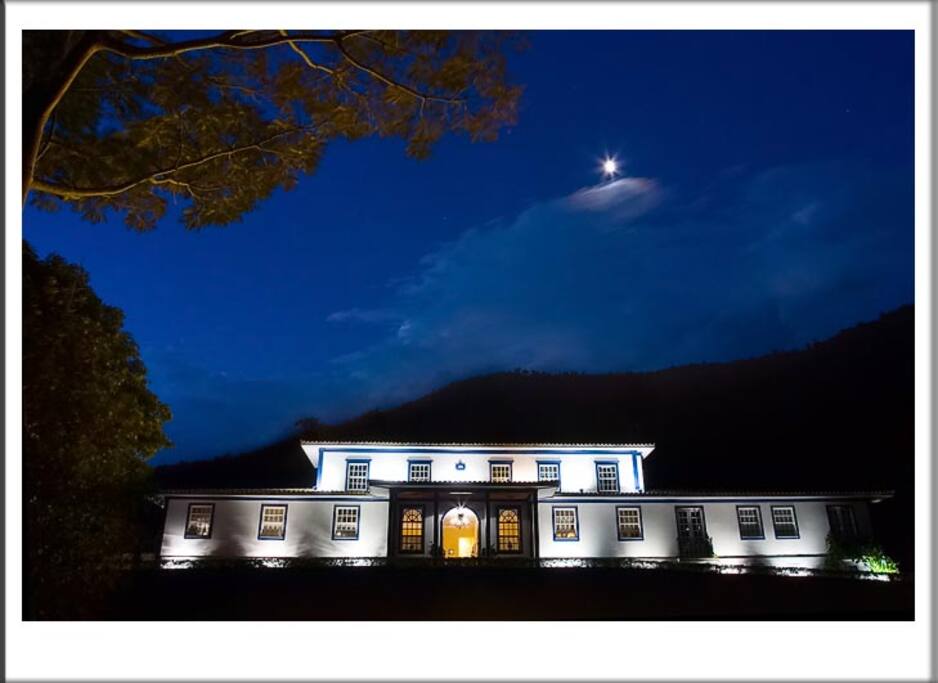 Fazenda das Videiras - Vista Frontal Noturna