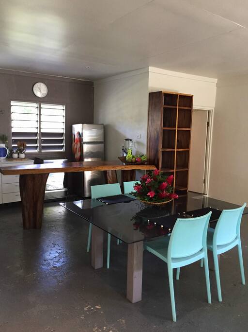 Kitchen & Dining