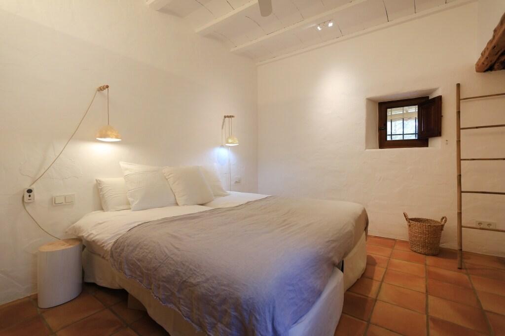 Მეოთხე საძინებელი საბნის პირით