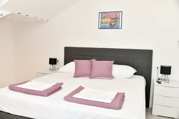 חדר 2 עם נוף לים