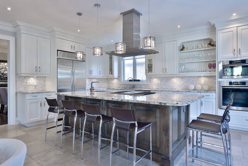 Large Chef's Kitchen