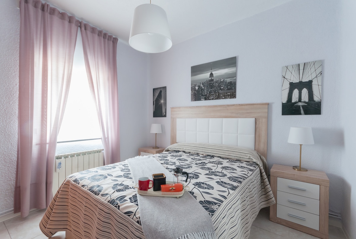 Popular Airbnb listing: 21 free wifi air conditioning comfy beds and clean in Usera