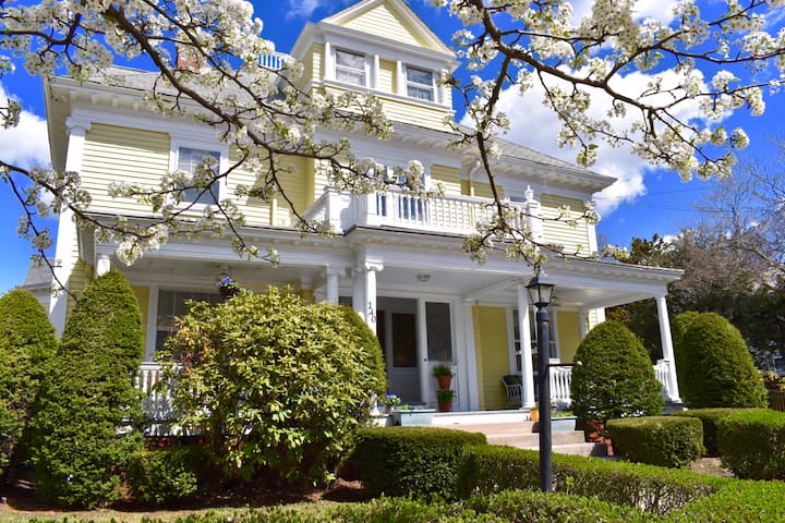 George T. Greenhalgh House