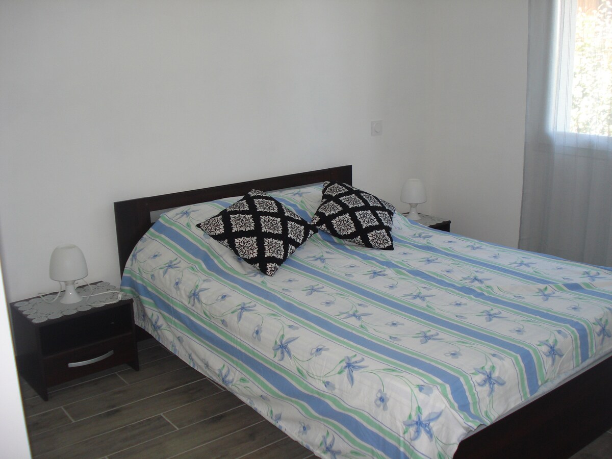 Habitación con cama grande 