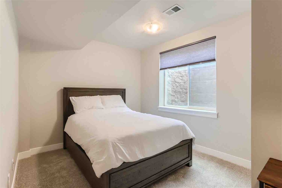 Suterén s manželskou posteľou - súkromný apartmán