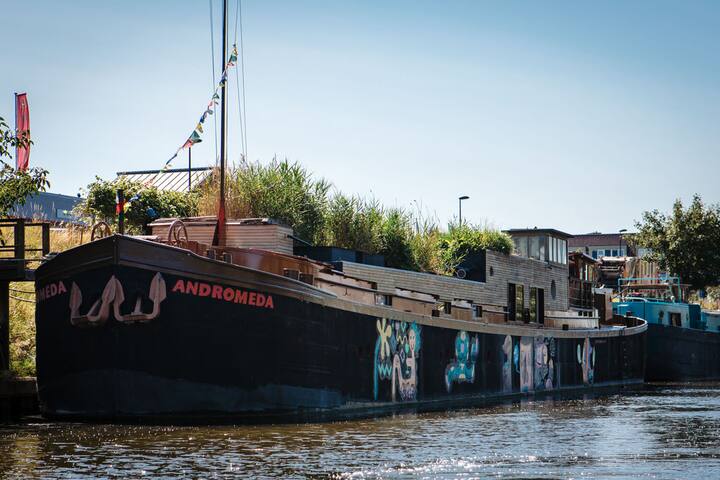 Sleeping on a boat – Ecohostel