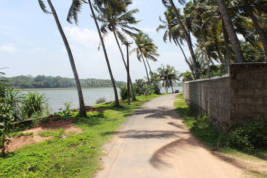 Way to the property