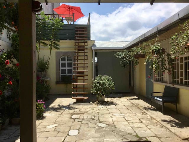 2-Bedroom Cottage/En Suite Bath, Central Zona 1