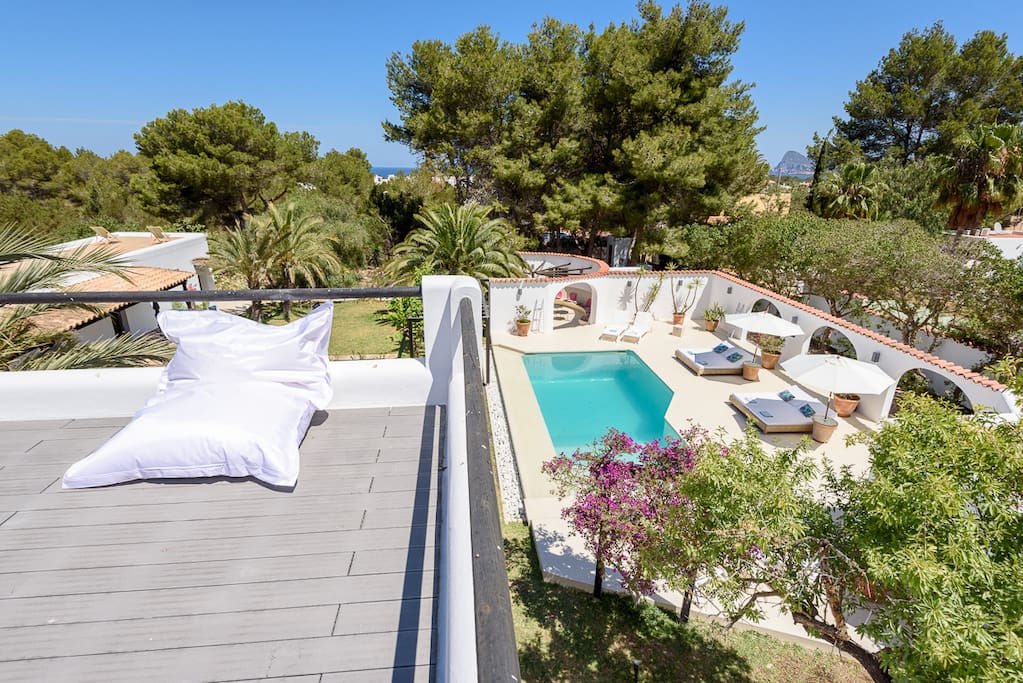 Beautiful sea views and sun sets from roof terrace