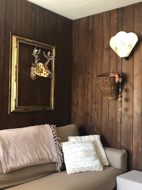 Popular Airbnb listing: Elegant 4 rooms flat ski-in / ski out in Valtournenche
