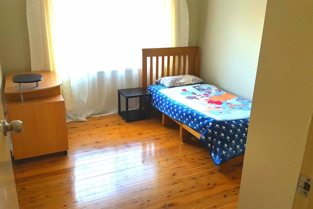 3rd bedroom with single bed & desk