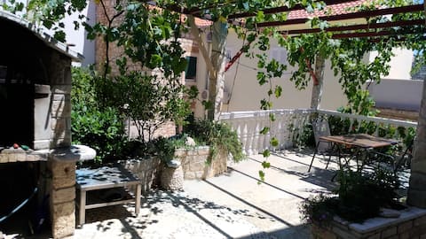 Top Airbnb: Holiday apartment with terrace in Grad Vis