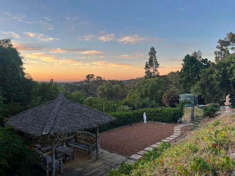 ★ Bright & Beautiful Home on the Hills! ★