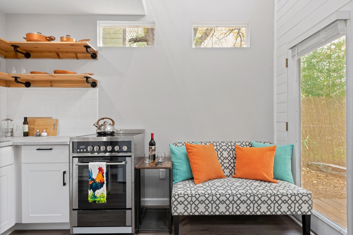 Tiny House, Big Personality w/ Hot Tub