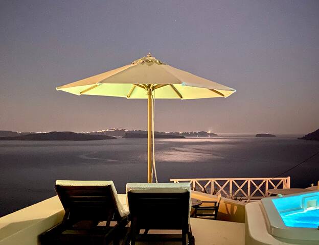 6 Bedroom Private Villa with Caldera View and pool gallery image 3