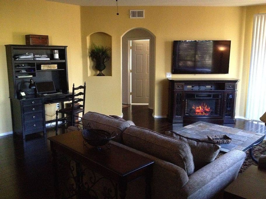 Cozy living room with desk, electric fireplace with heater, 60' Vizio Smart HDTV