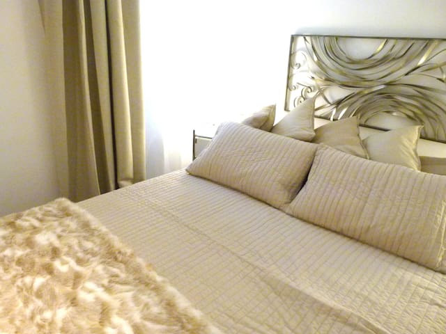 Lovely en-suite bedroom in city center