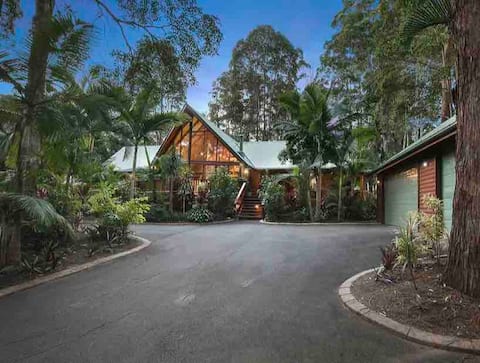 Rainforest Haven Retreat for 9