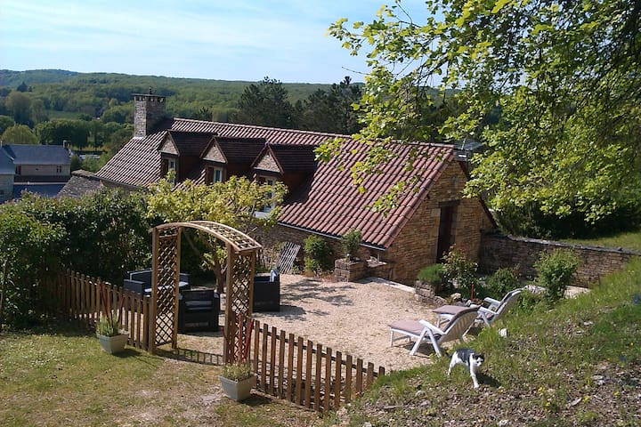Cottage "chic countryside" in Black Perigord with swimming pool