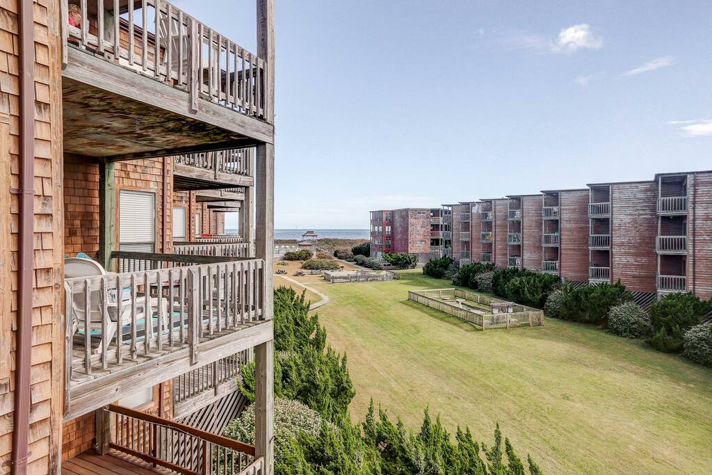 Watch the sunrise in the morning from the balcony.