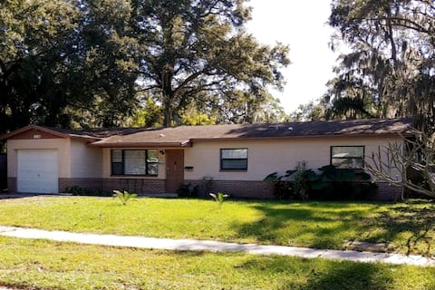 Successful Airbnb property: 4/2 Ranch, Walk to Downtown! in Safety Harbor