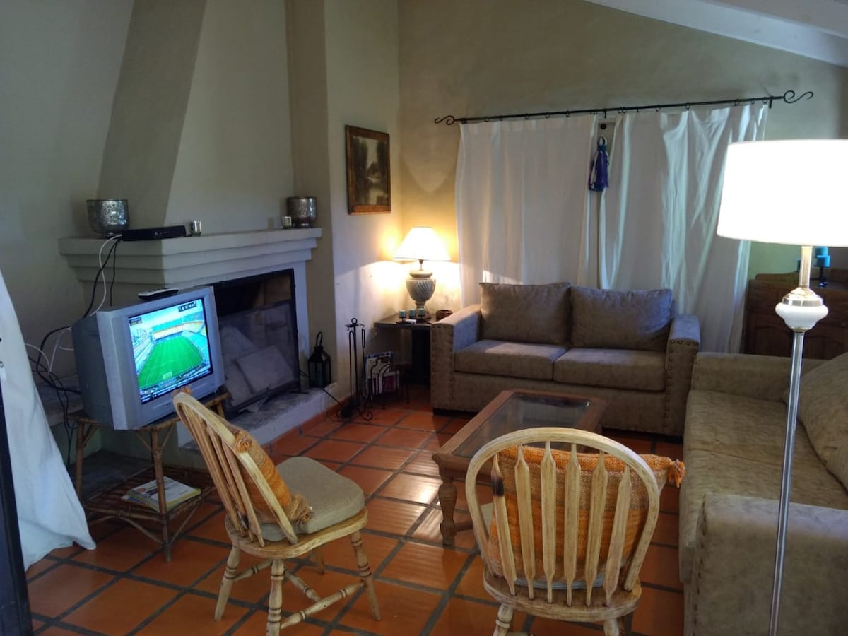 Popular Airbnb listing: Casa equipada y amplio Jardín-a 100 mt RIO CHURQUI in Tafí Del Valle