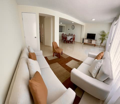 Cozy 2 Story Home Surco