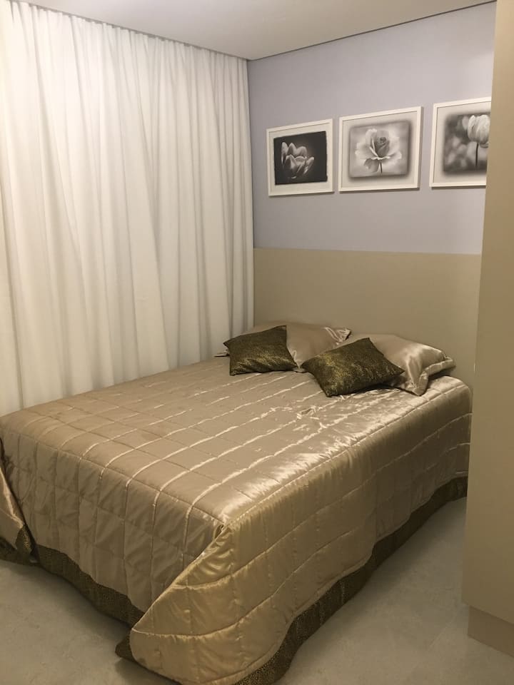 4th Thermostat Queen bed with extra blanket