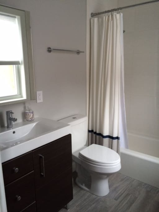 Fully renovated en-suite bathroom