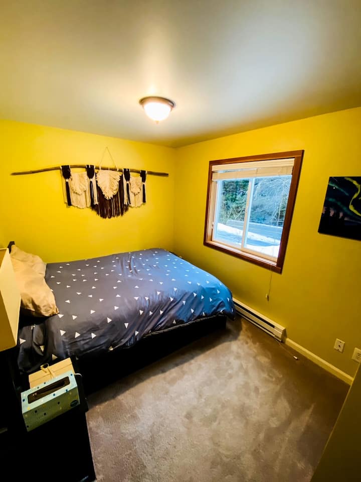 Chumba cha kulala - mwonekano wa dirisha