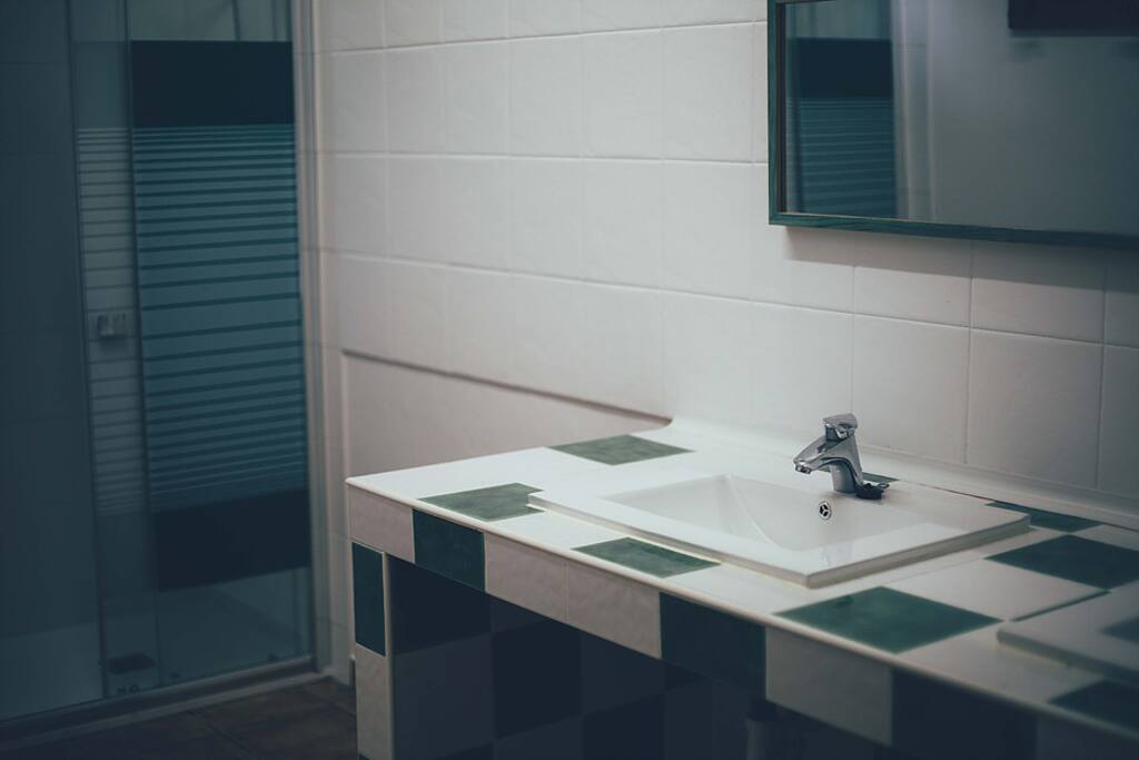 BAÑOS Y DUCHAS
