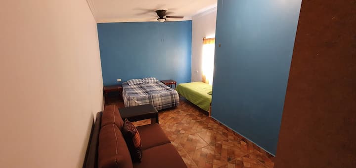 غرفة النوم الثالثة "غرفة زرقاء"