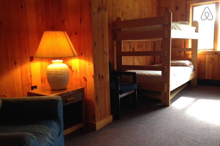 The Bunkhouse at Cascade - private bunkroom